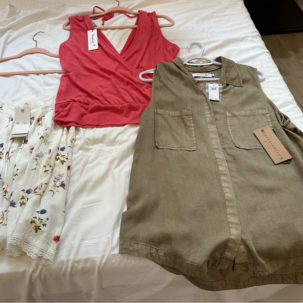 Sleeveless shirt bundle